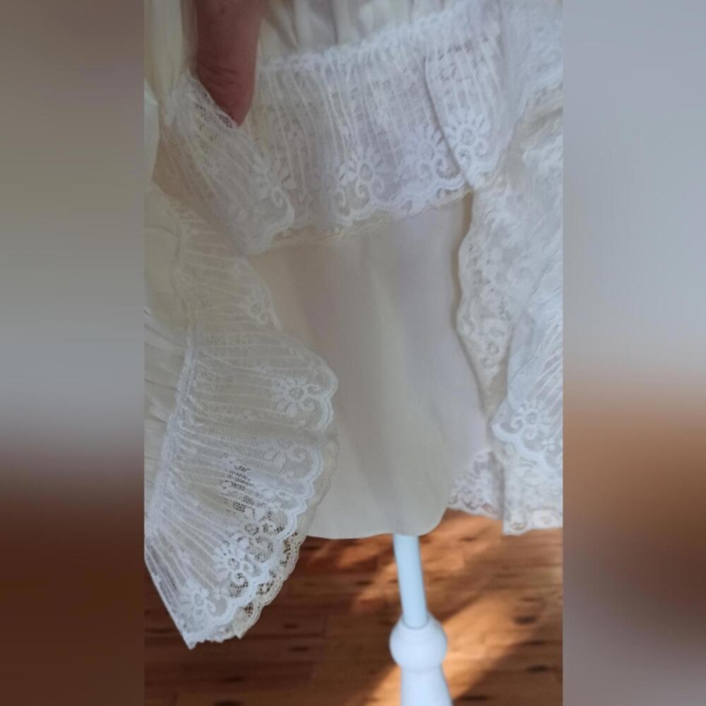 Vintage off white lace short skirt or petticoat - Picture 5 of 7